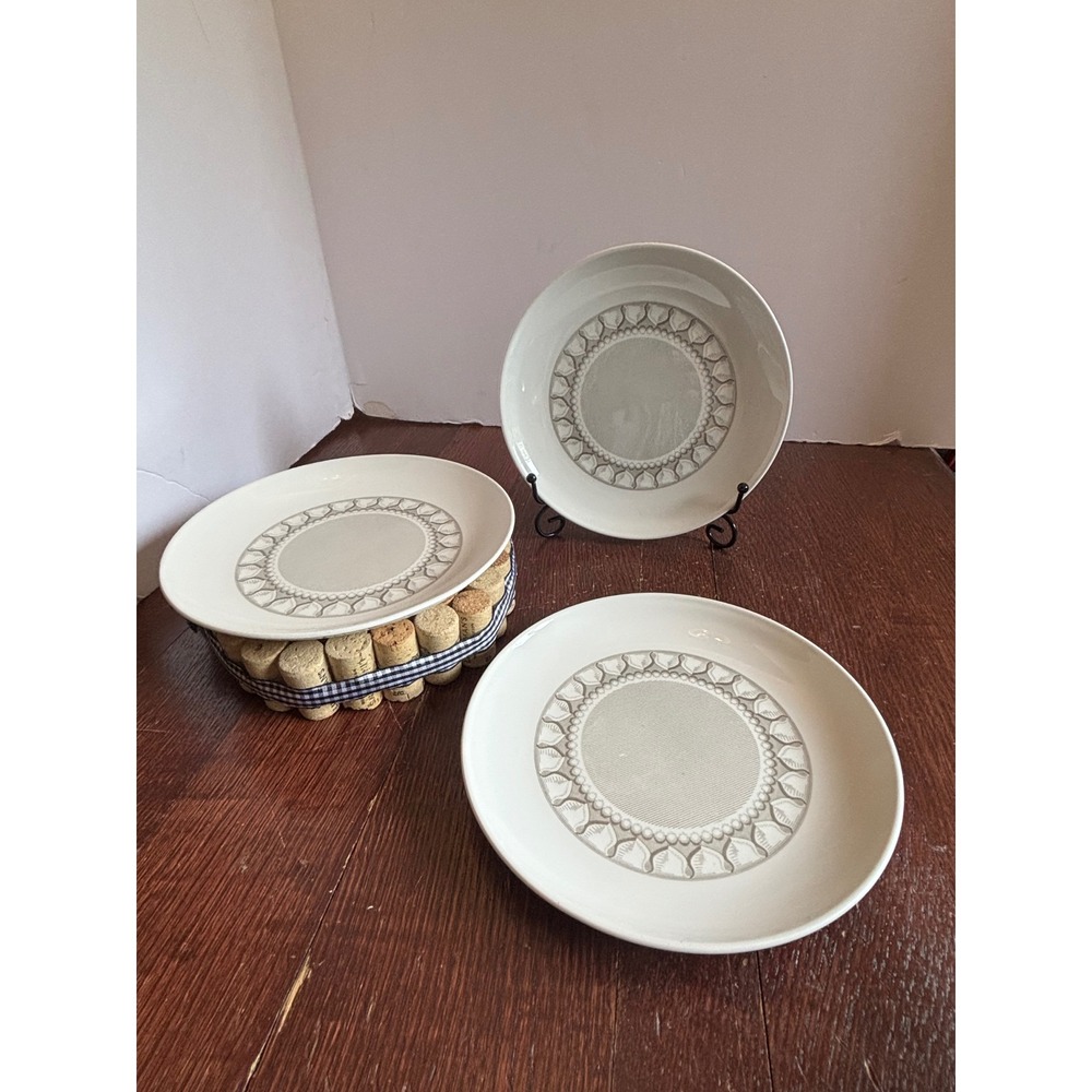 Corning Tableware Grey Medallion White Dinnerโ Plates Set of 3 Vintage 9 Inch